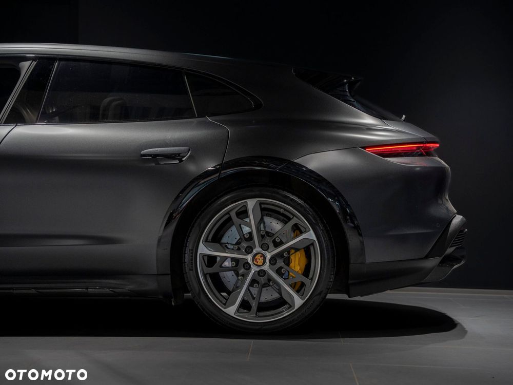 Porsche Taycan Turbo S - 9