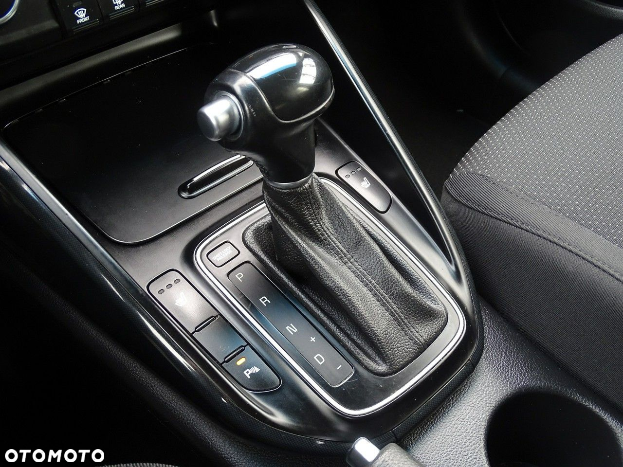 Kia Carens - 34