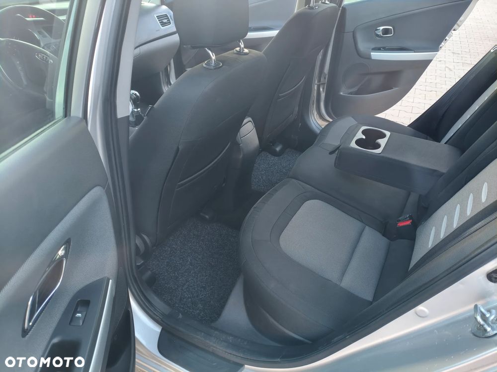 Kia Ceed 1.6 CRDi 128 Dream Team Edition - 33