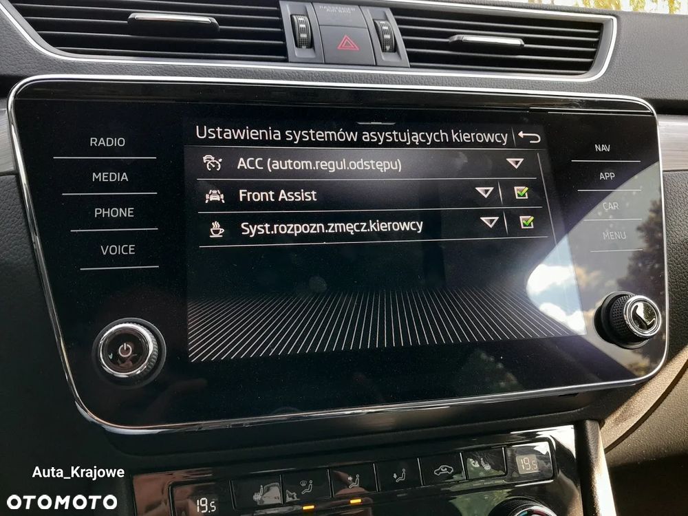 Skoda Superb 2.0 TDI SCR Style DSG - 24