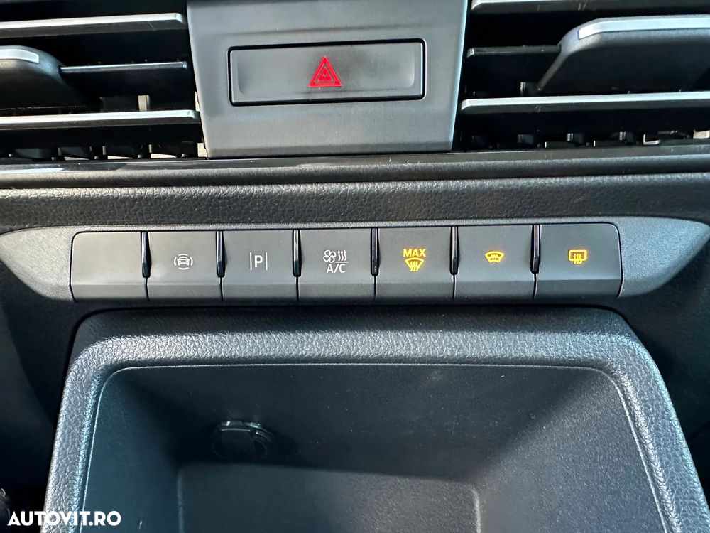 Ford Tourneo Connect 2.0L EcoBlue SWB Titanium - 28