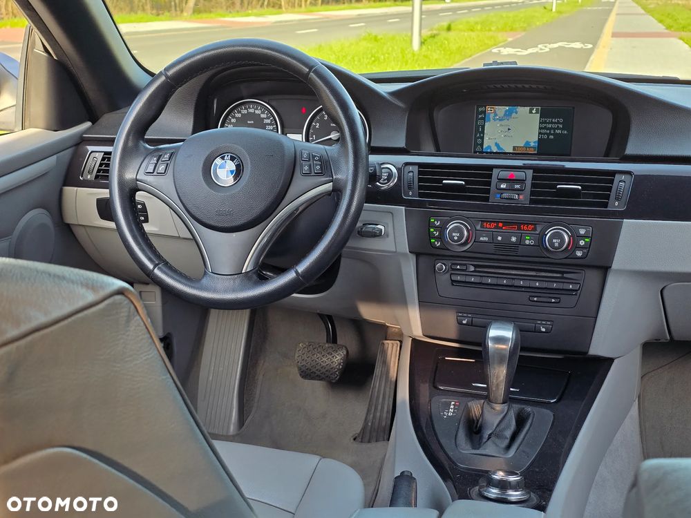 BMW Seria 3 330i M Sport Edition - 29