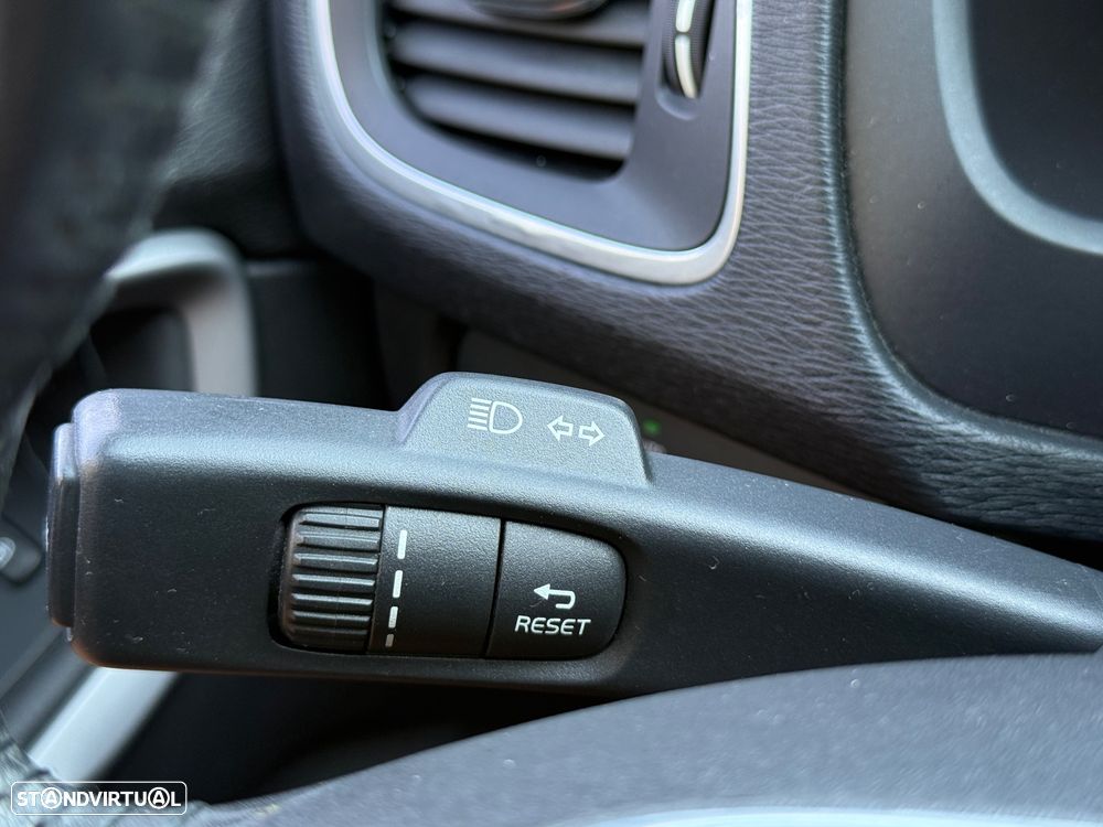 Volvo V40 2.0 D3 Momentum - 26