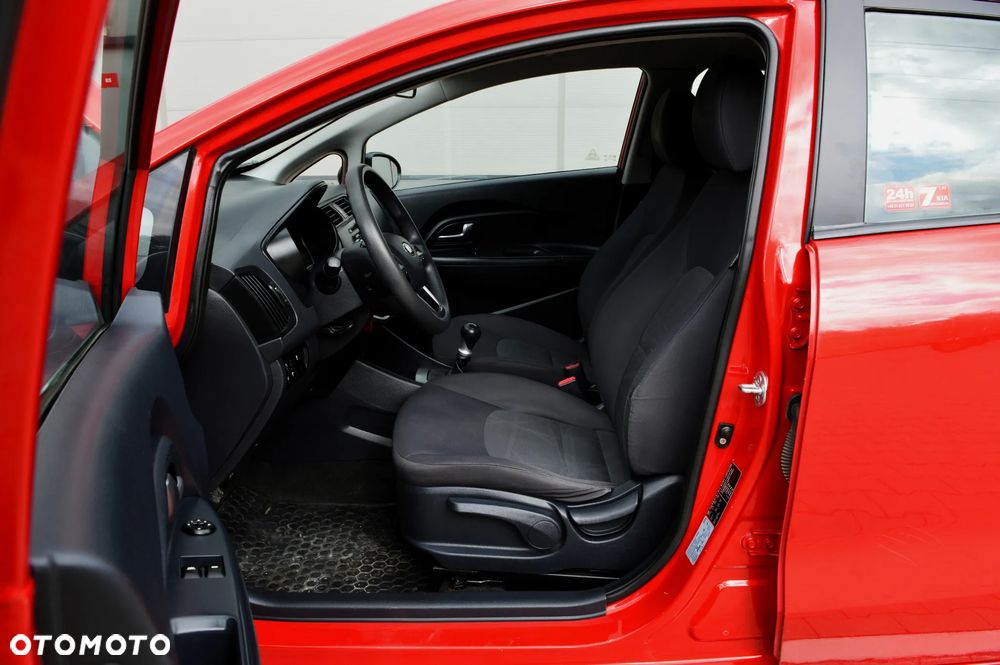 Kia Rio 1.2 L - 6