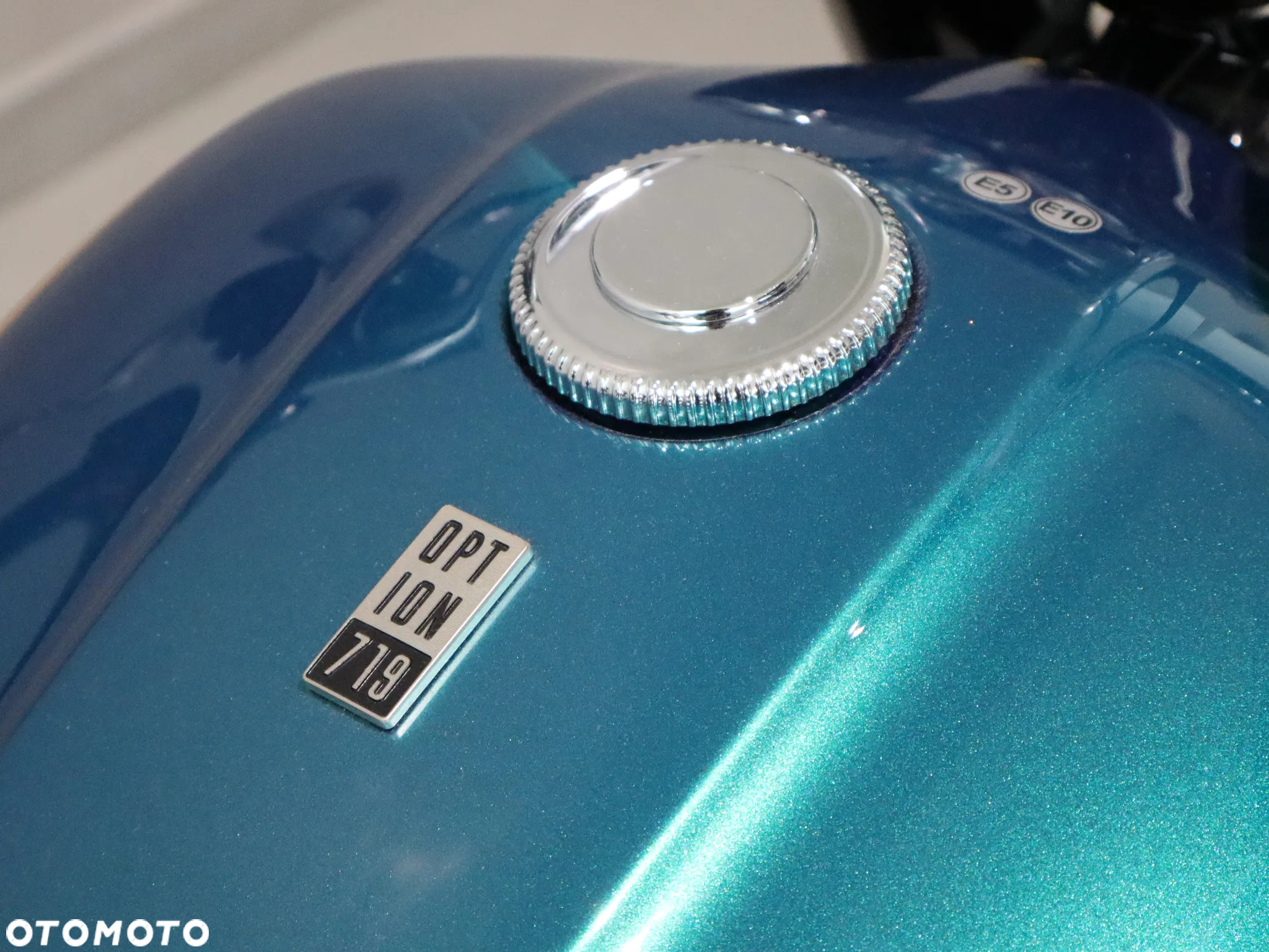BMW R - 8