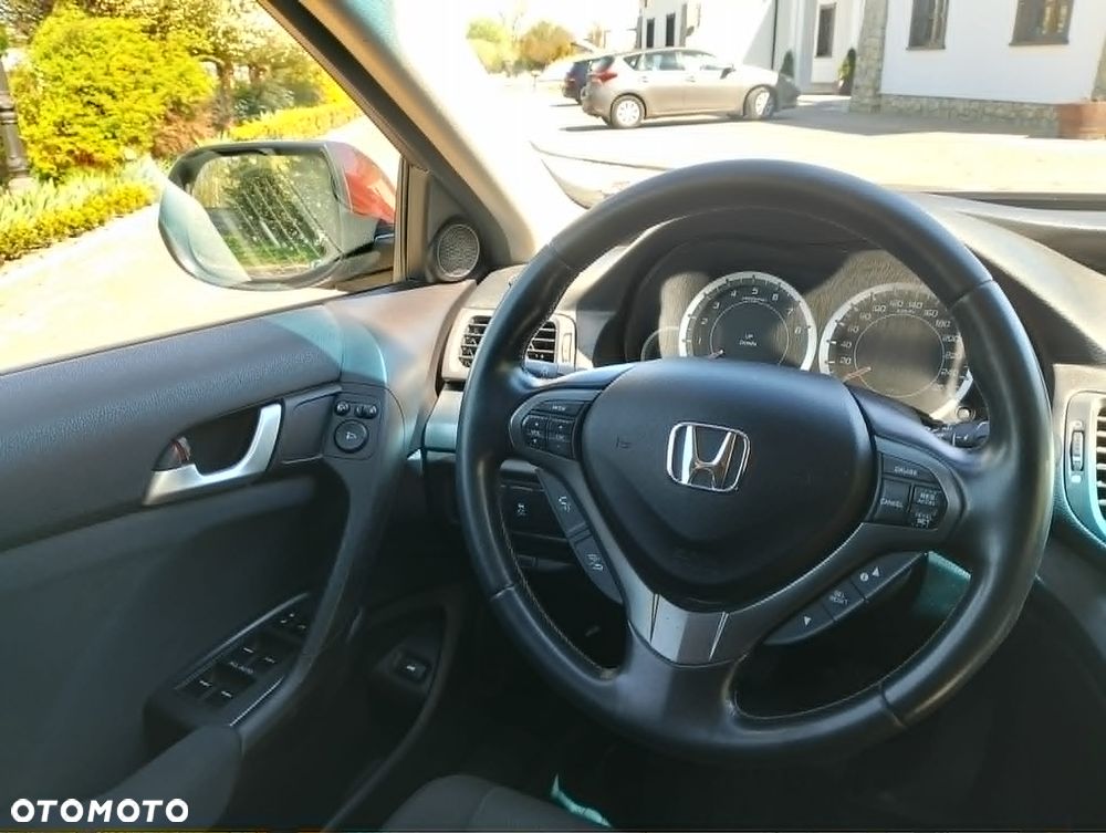 Honda Accord 2.0 Executive Nav - 9