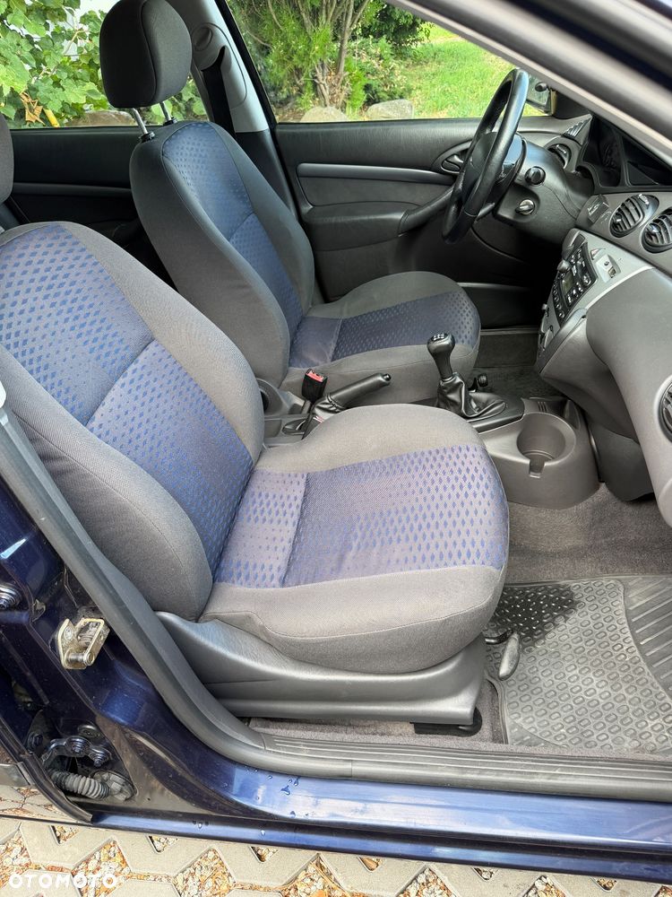 Ford Focus 1.8 Futura - 9