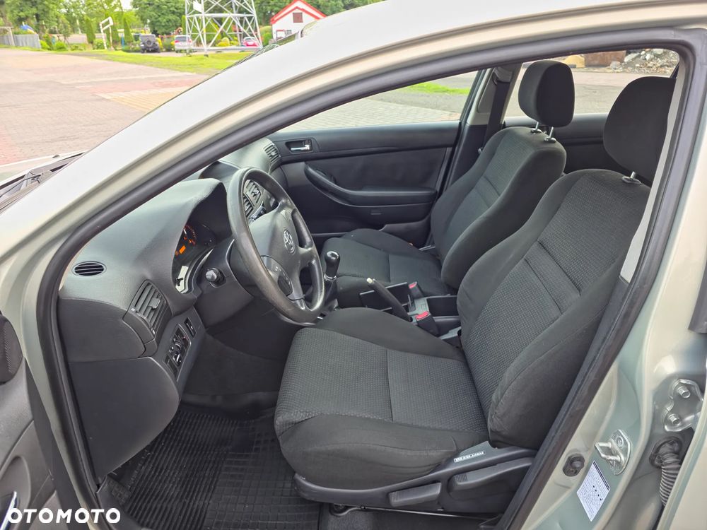 Toyota Avensis 2.0 D-4D Sol - 31