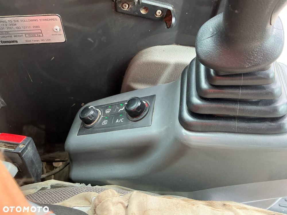 Bobcat E85 - 17