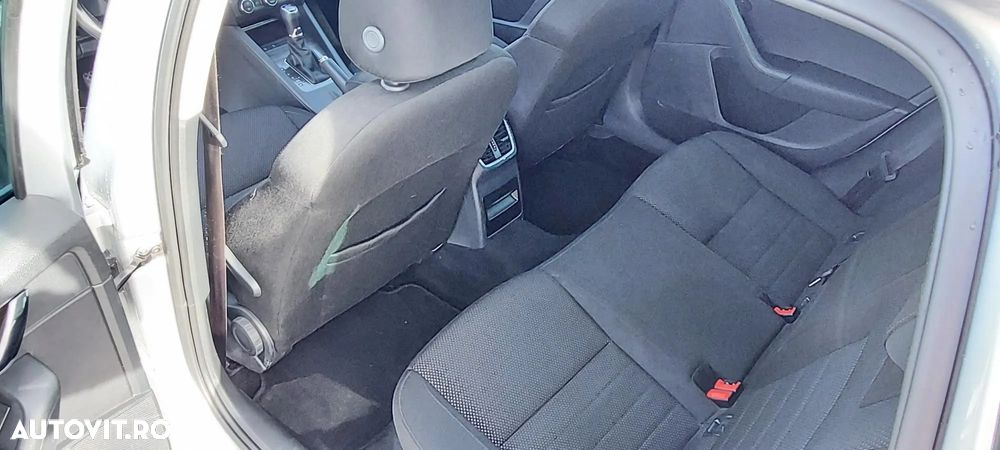 Skoda Octavia Combi Diesel 2.0 TDI 4X4 DSG Scout - 10