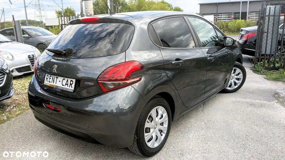Peugeot 208 - 8