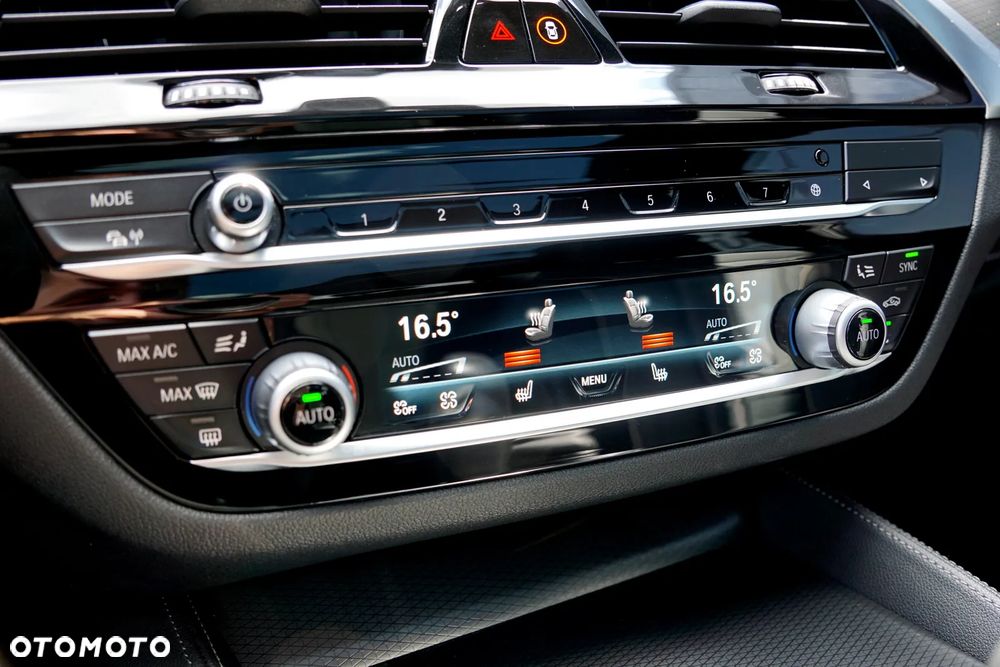 BMW Seria 5 540d xDrive Touring M Sport Edition - 37