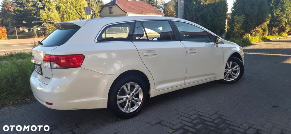 Toyota Avensis 2.0 D-4D Premium - 14