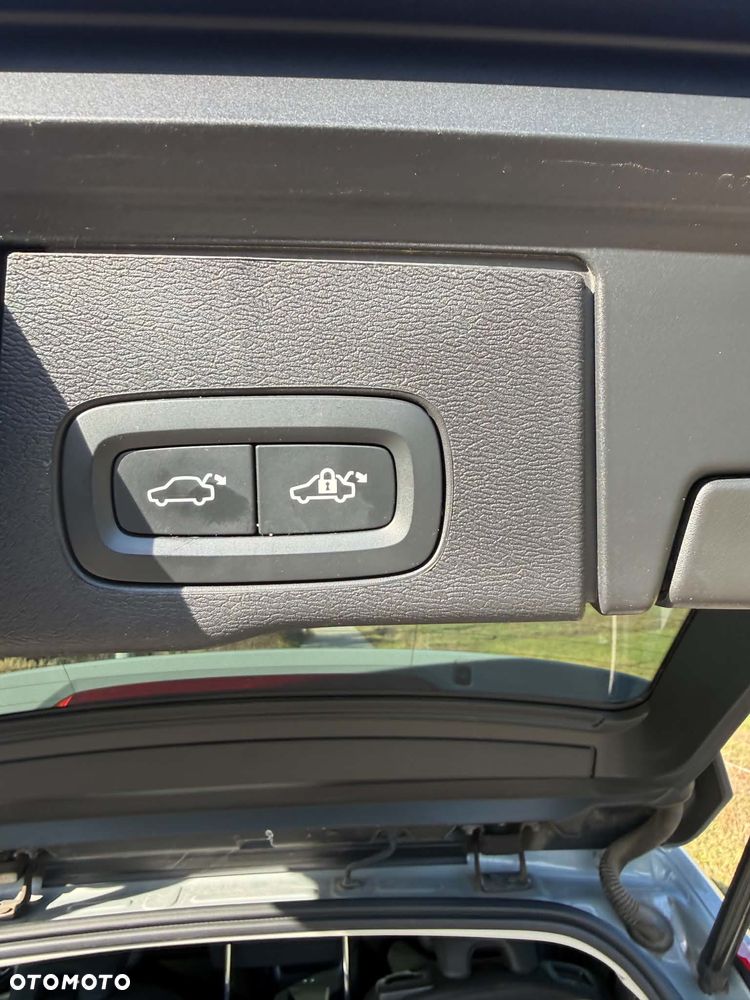 Volvo XC 60 B4 D Essential - 12