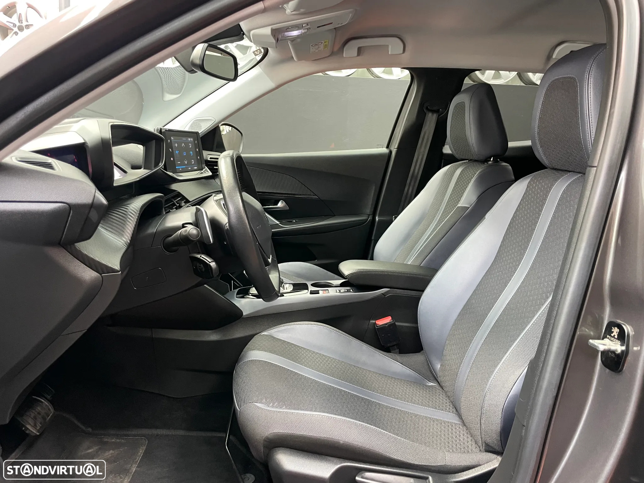 Peugeot 2008 1.2 PureTech Allure Pack EAT8 - 5
