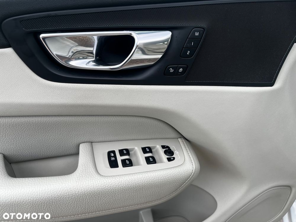 Volvo XC 60 T5 AWD Momentum - 21