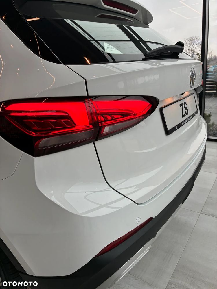 MG ZS Hybrid+ - 5