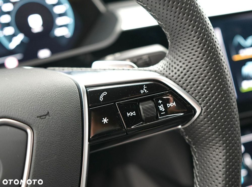 Audi Q8 Sportback e-tron - 17