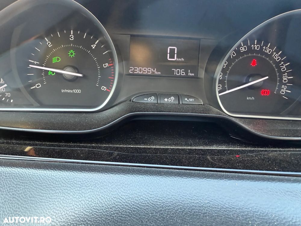 Peugeot 208 1.6 BlueHDi FAP Access - 11