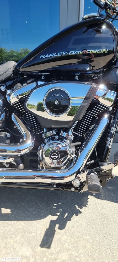 Harley-Davidson Softail Breakout - 12