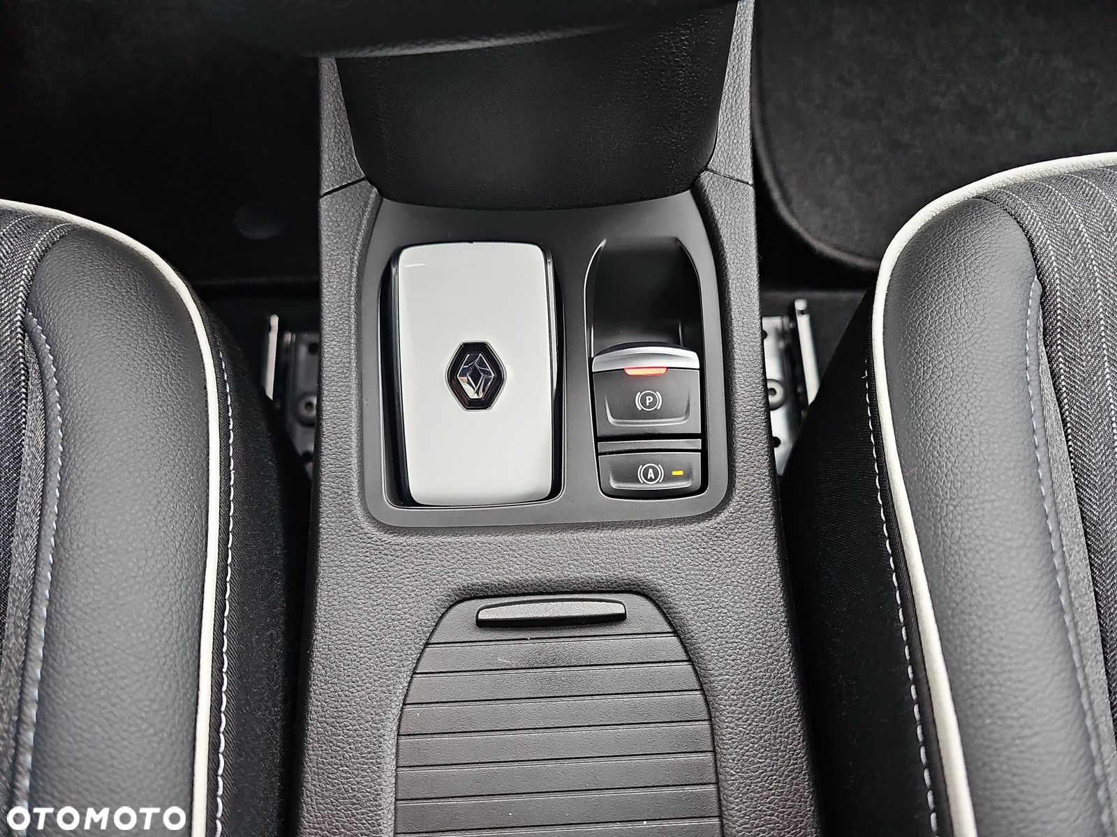 Renault Clio 1.0 TCe Intens - 26