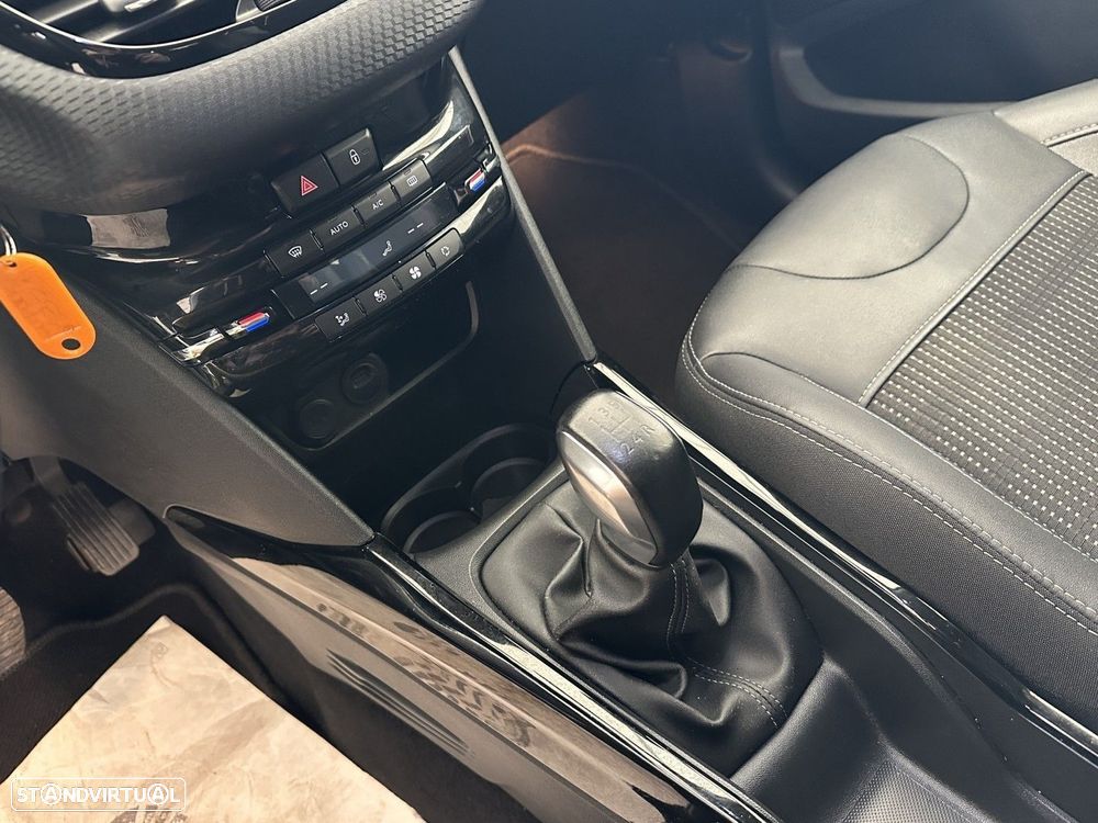 Peugeot 2008 1.2 PureTech Allure - 18