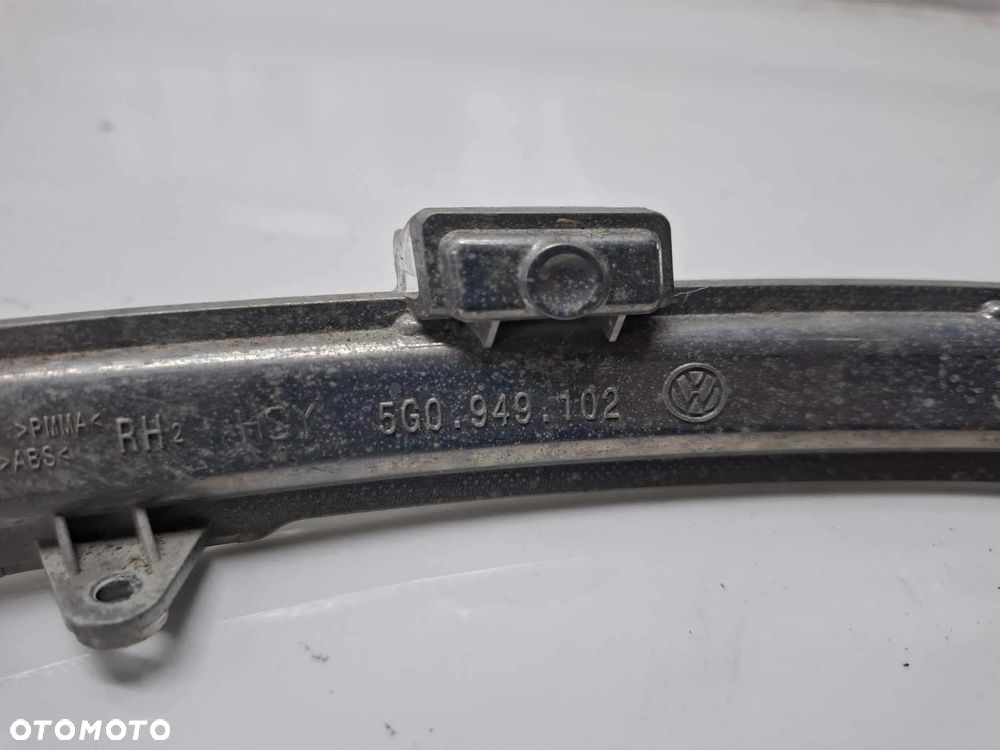 KIERUNKOWSKAZ PRAWY LUSTERKA PRAWEGO VW GOLF VII 5G0 5G0949102 - 5