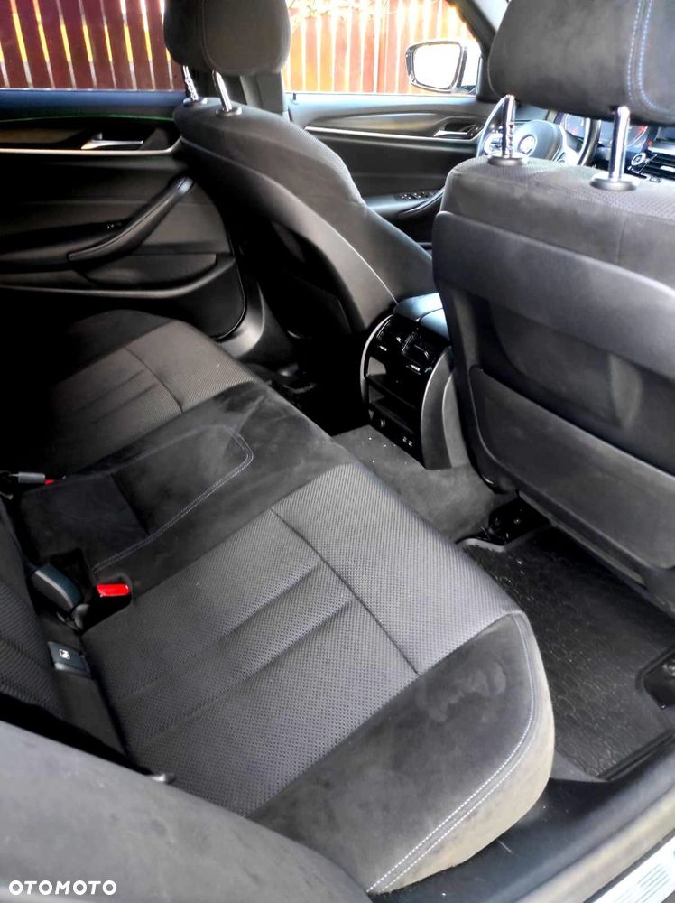 BMW Seria 5 520d xDrive - 23