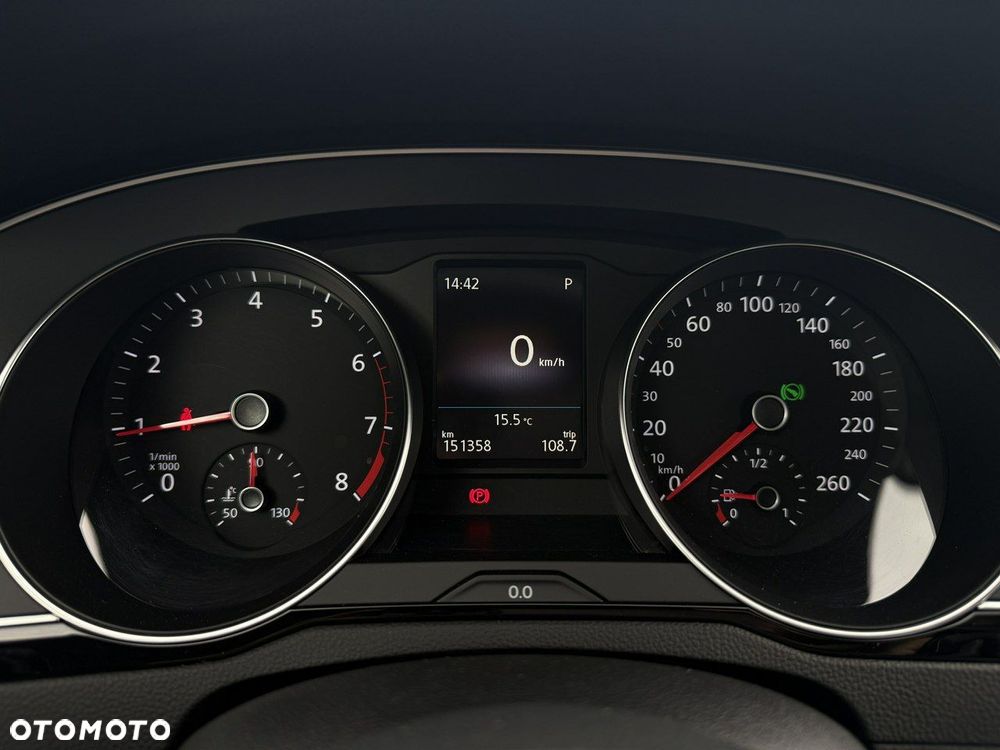 Volkswagen Passat - 22