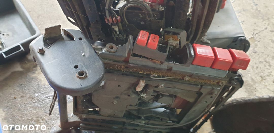 FOTEL KIEROWCY MERCEDES 814 S NA CZĘŚCI PRZYCISK - 1