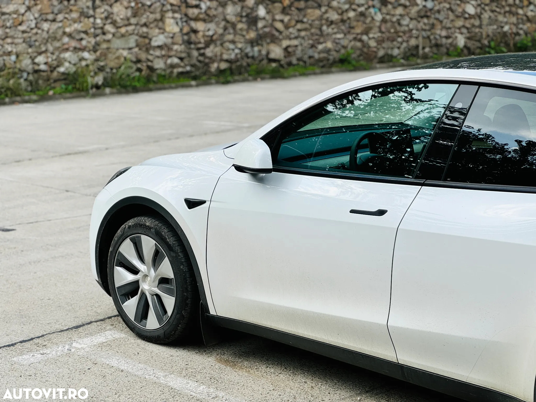 Tesla Model Y - 6