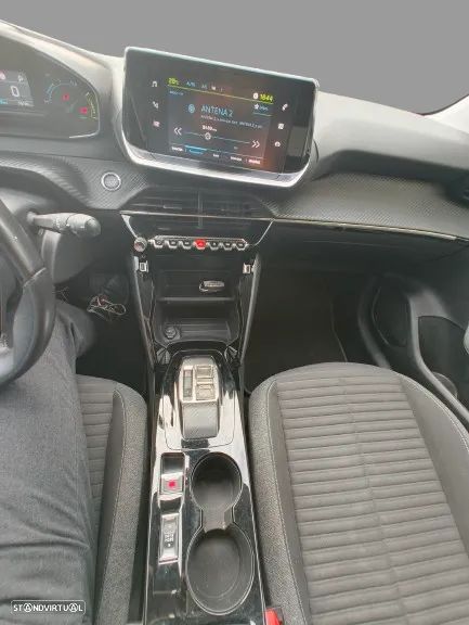 Peugeot e-208 Allure - 21