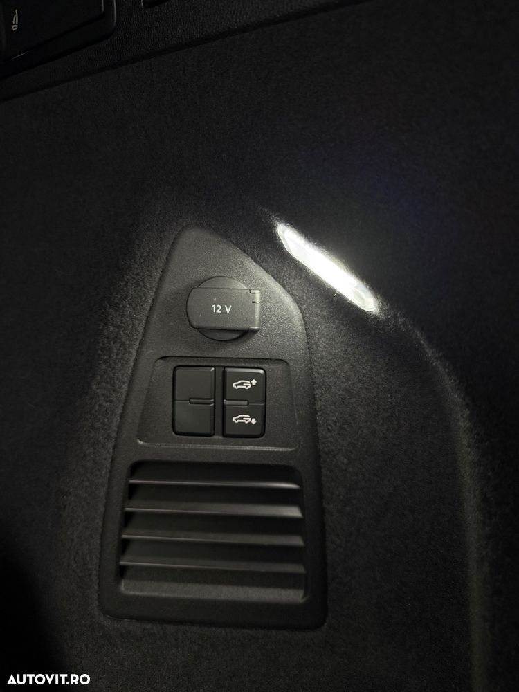 Volkswagen Touareg V6 TDI 4MOTION R-Line - 23