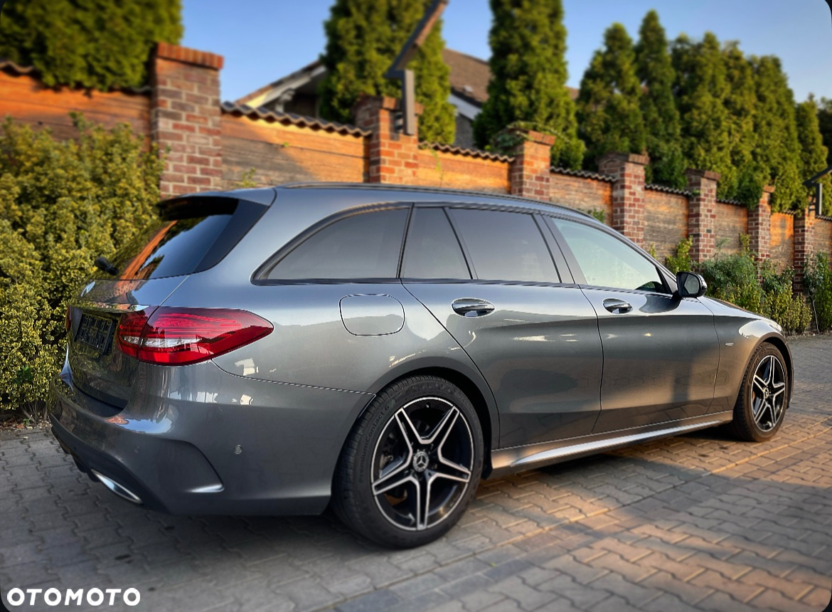 Mercedes-Benz Klasa C 220 d 4Matic T 9G-TRONIC Night Edition - 3