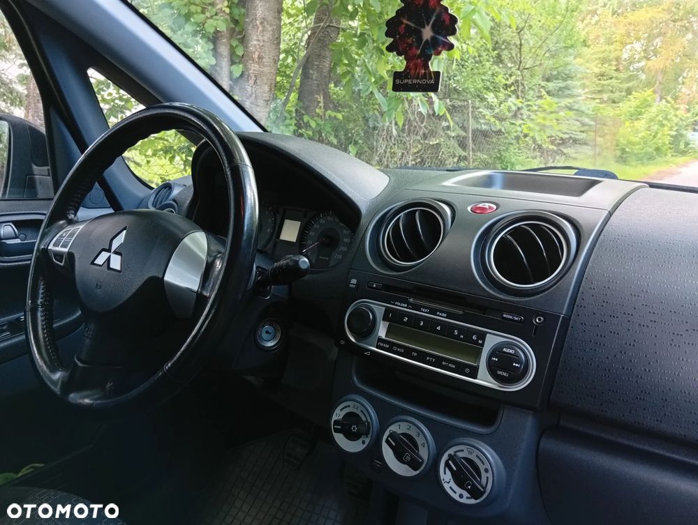Mitsubishi Colt - 12