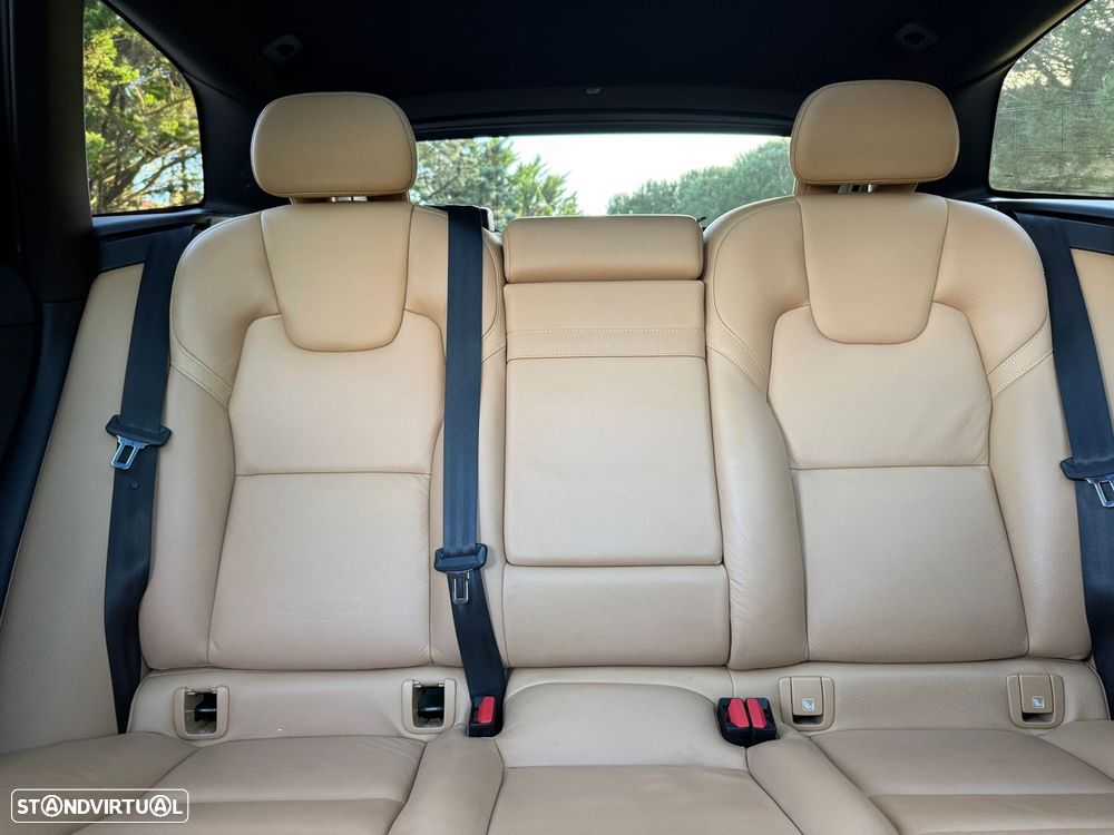 Volvo XC 60 2.0 T8 PHEV Inscription AWD - 34