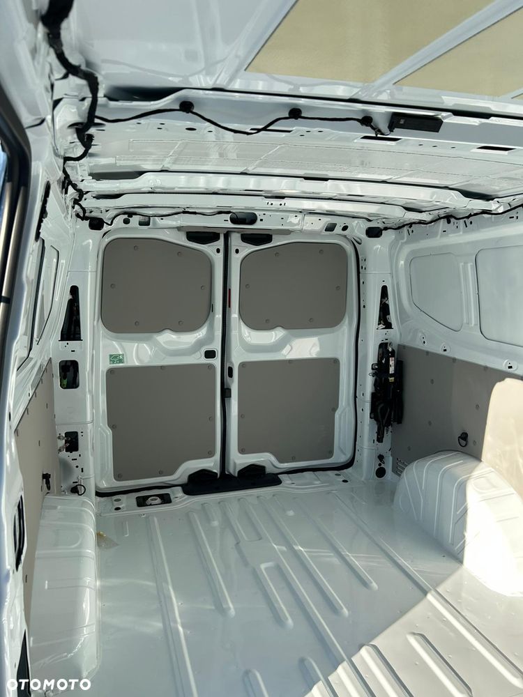 Volkswagen Transporter FURGON T7 - 17