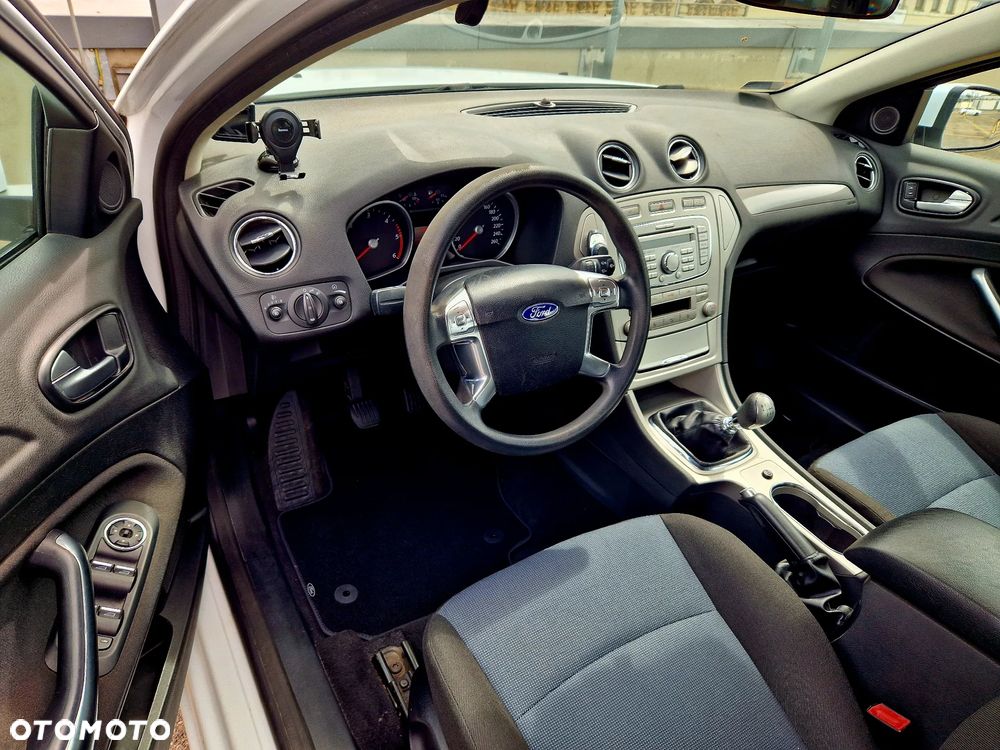 Ford Mondeo 1.8 TDCi Ambiente - 19