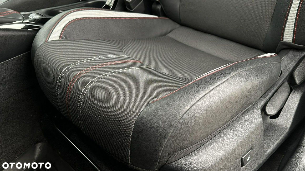 Toyota Corolla 2.0 Hybrid GR Sport - 17
