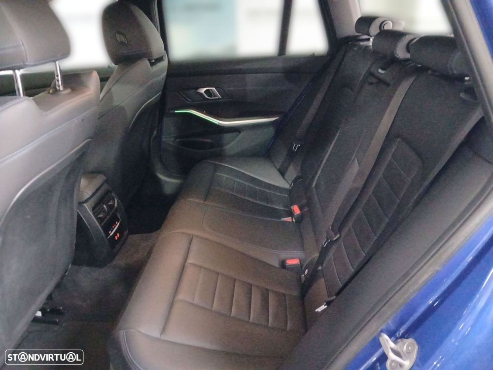BMW 320 d Pack Desportivo M Auto - 12