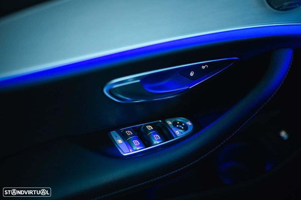 Mercedes-Benz E 300 de AMG Line - 53