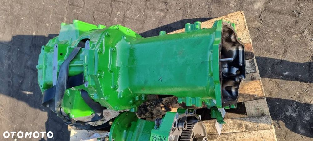 SKRZYNIA BIEGÓW TRAKTOR JOHN DEERE 3045R OBUDOWA - 8