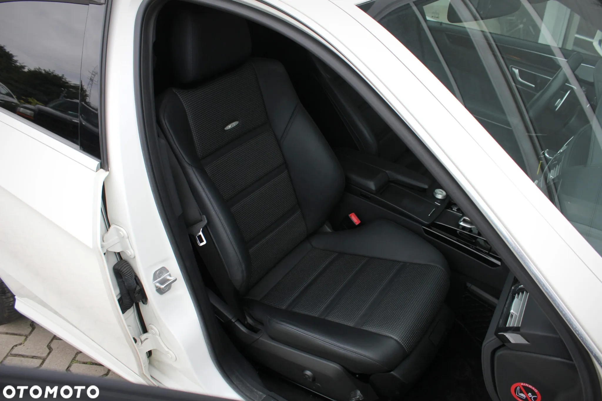 Mercedes-Benz Klasa E 63 AMG - 7