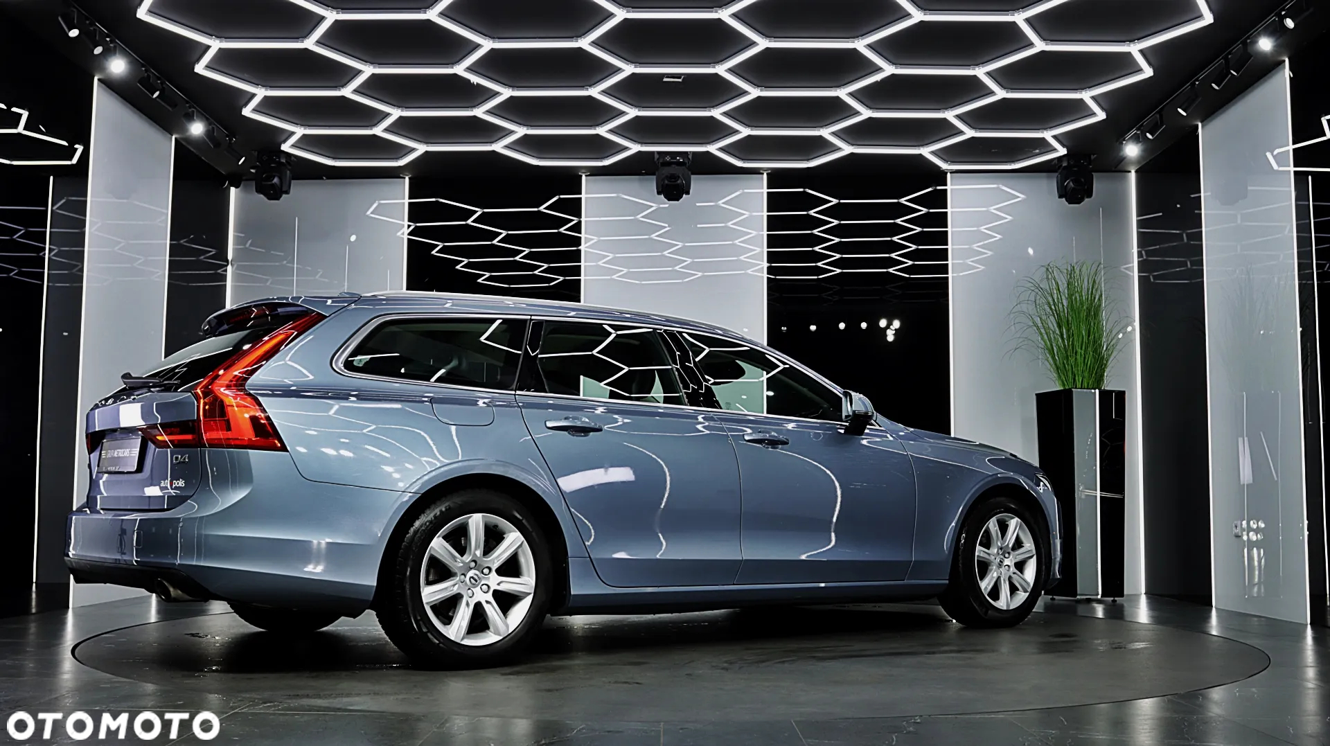 Volvo V90 D4 Momentum - 10