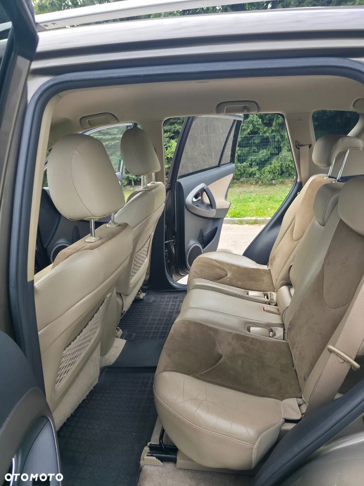 Toyota RAV4 - 12
