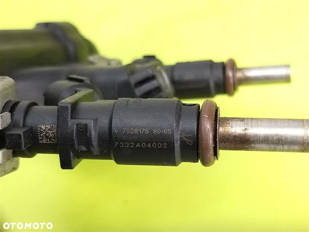 Listwa wtryskiwaczy Peugeot 308 307 207 2006–2012 1.4 B - 6