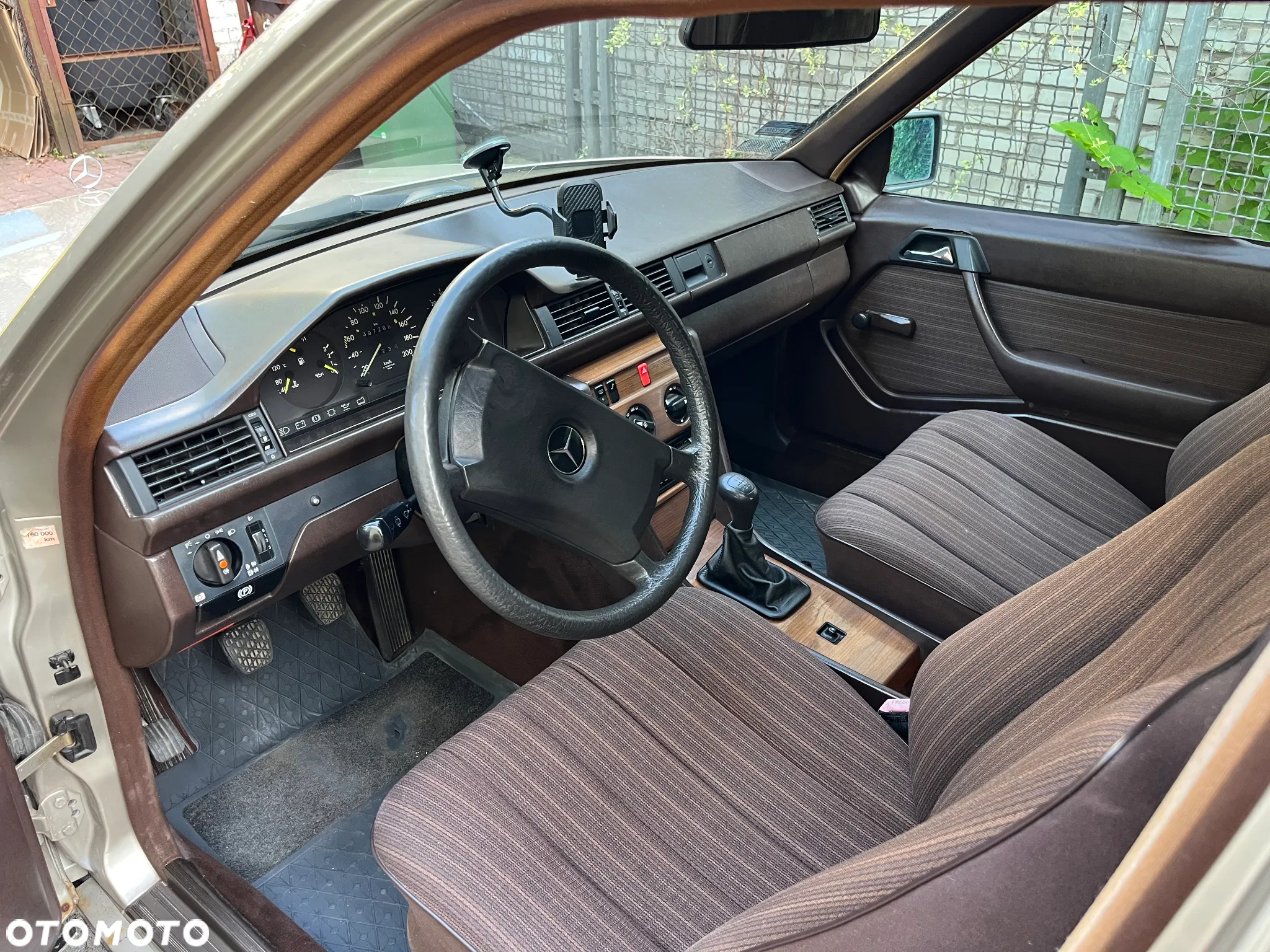 Mercedes-Benz W124 (1984-1993) - 23