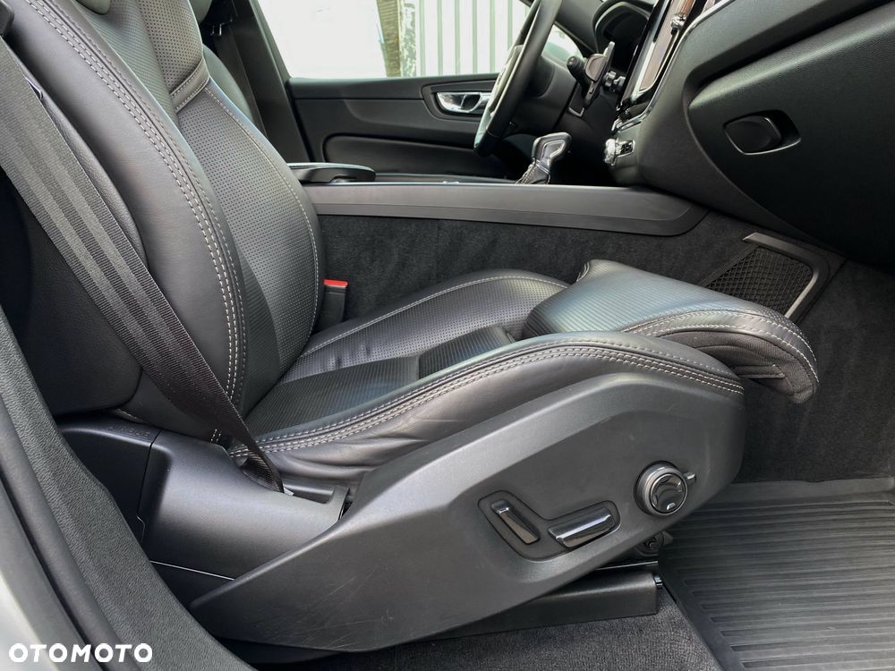 Volvo XC 60 T5 AWD R-Design - 15