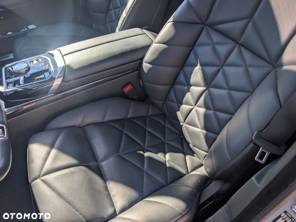 BMW Seria 7 - 13