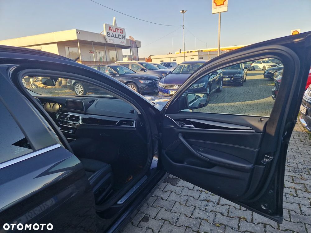 BMW Seria 5 520d - 32